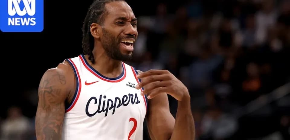 Kawhi Leonard gesturing during a Clippers game
