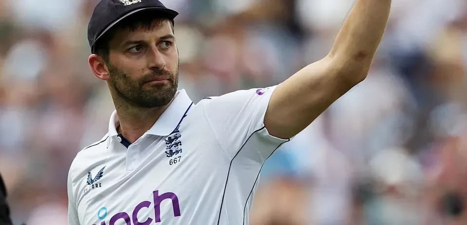Joueur anglais saluant le public lors d'un match