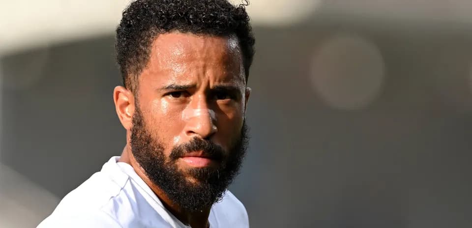 Joueur de football avec bandage sur le nez