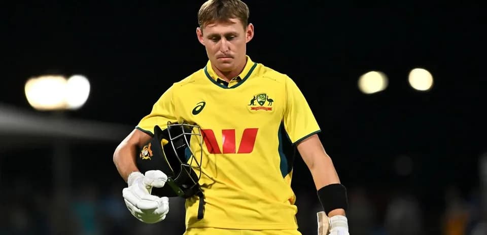 Joueur australien quittant le terrain après sa sortie