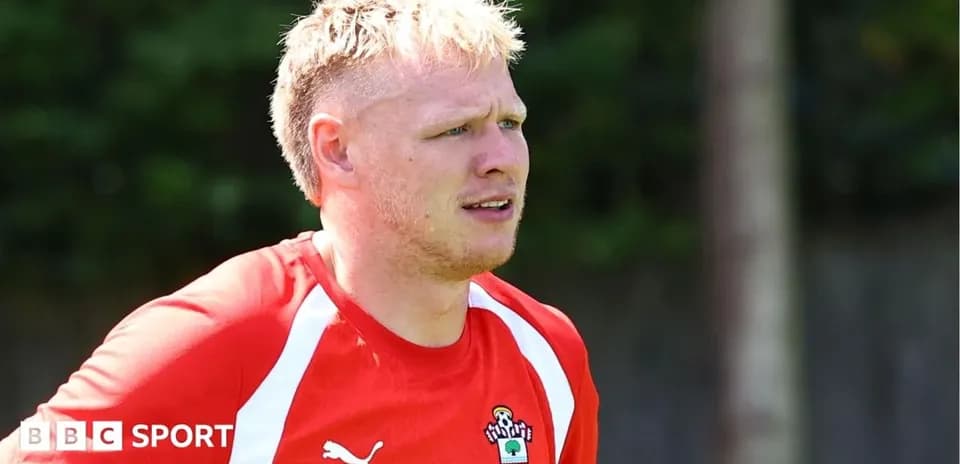 Joueur s'entraînant en tenue de Southampton FC