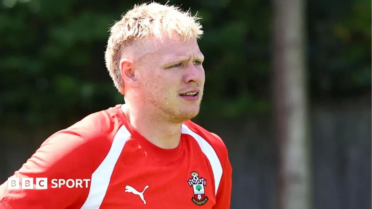 Joueur s'entraînant en tenue de Southampton FC