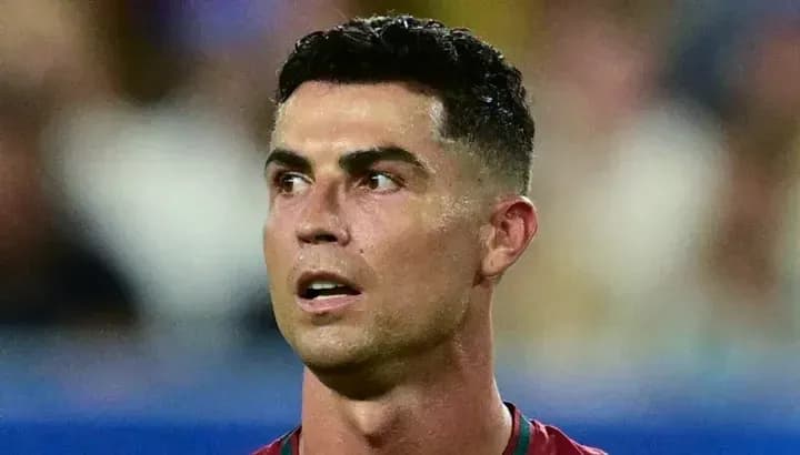Joueur en action lors d'un match de football