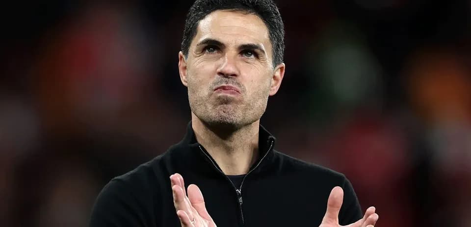 Entraîneur applaudissant lors d'un match