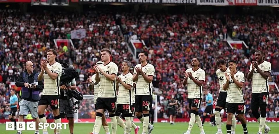 Joueurs applaudissant les supporters après le match