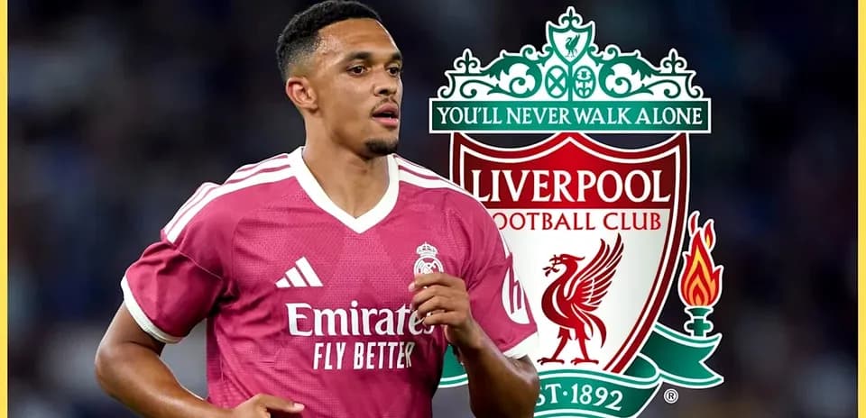 Joueur portant un maillot de Liverpool en action
