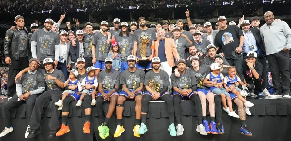 Équipe des New York Knicks célébrant leur victoire au championnat