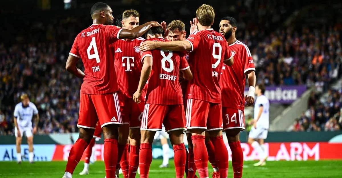 Joueurs de Bayern célébrant un but ensemble