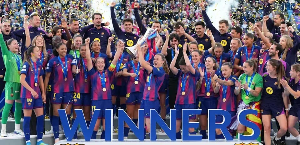 Équipe féminine du FC Barcelone célébrant leur victoire