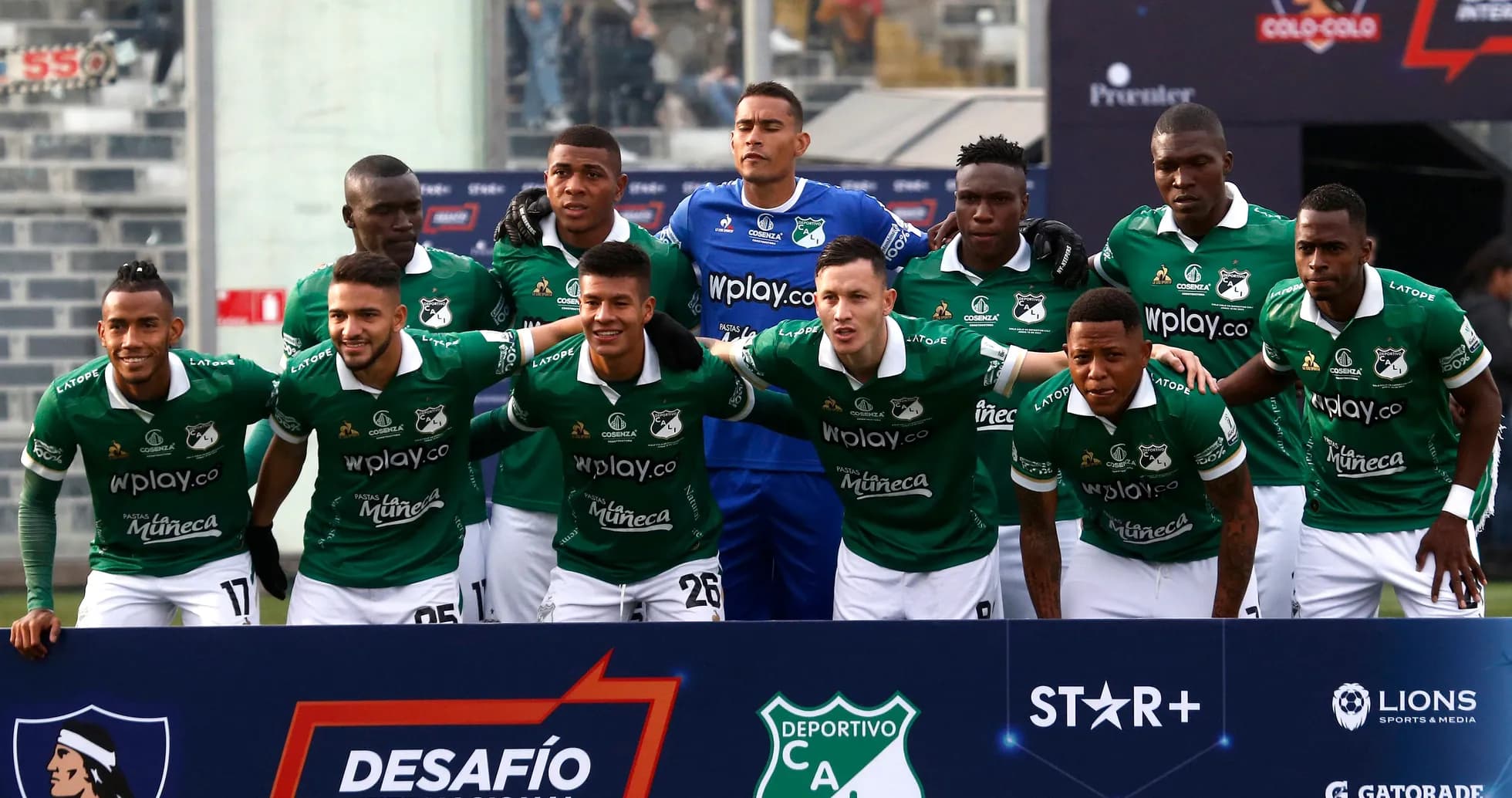 Équipe de Deportivo Cali posant avant le match