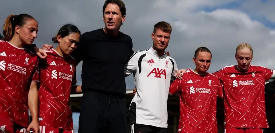 Entraîneur et joueuses de Liverpool se rassemblent