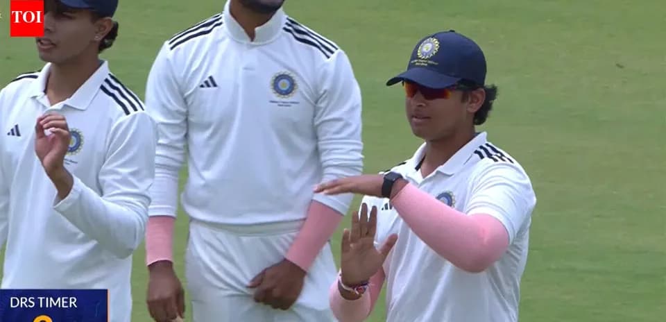 Joueurs de cricket indiens en discussion sur le terrain