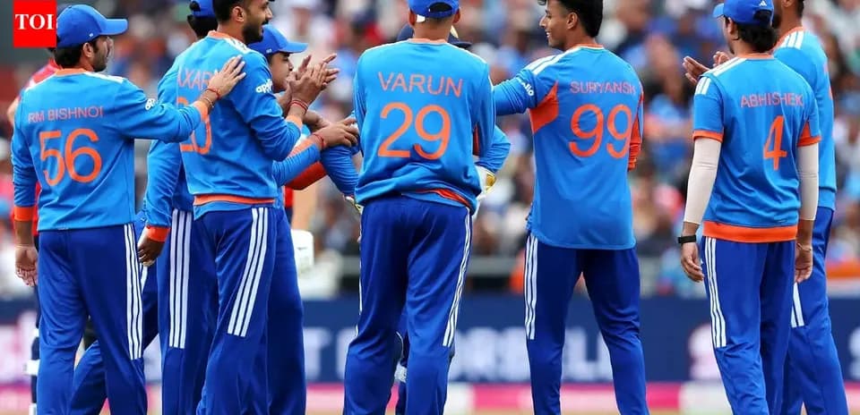 Équipe de cricket célébrant un wicket ensemble