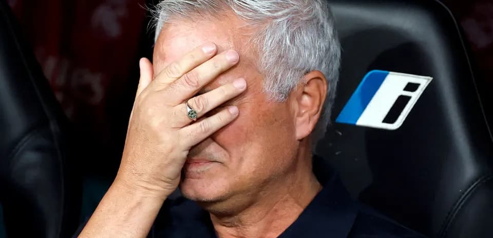 Entraîneur se cachant le visage sur le banc