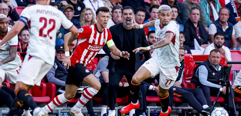 Joueurs en action lors d'un match de football