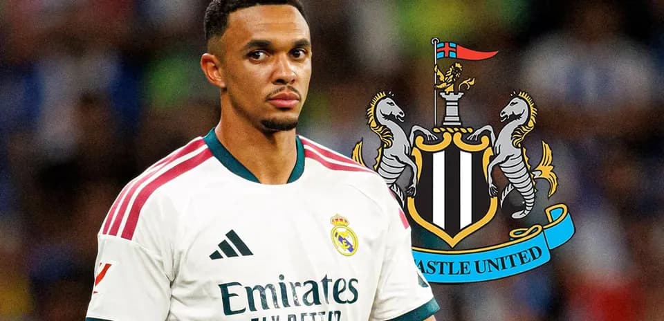 Joueur en maillot du Real Madrid avec logo Newcastle