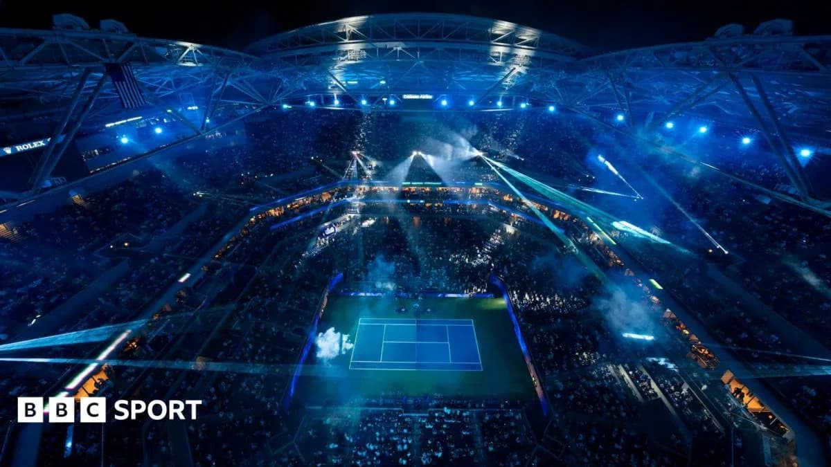 Vue aérienne d'un court de tennis illuminé