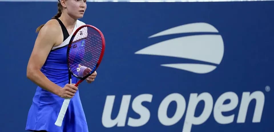 Joueuse de tennis tenant une raquette au US Open