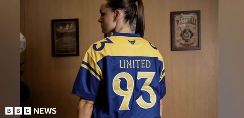 Femme portant un maillot de l'équipe United 93