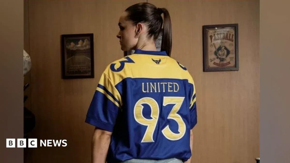 Femme portant un maillot de l'équipe United 93