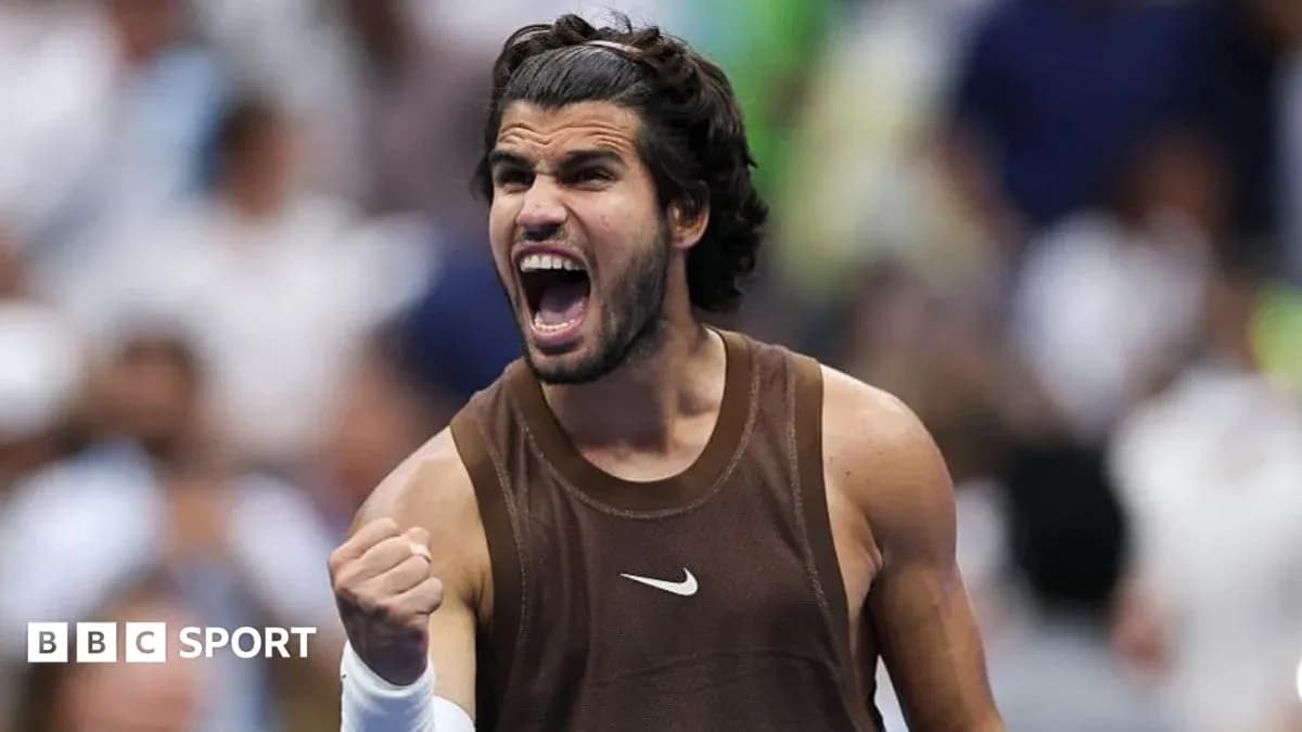 Joueur de tennis célébrant une victoire sur le court