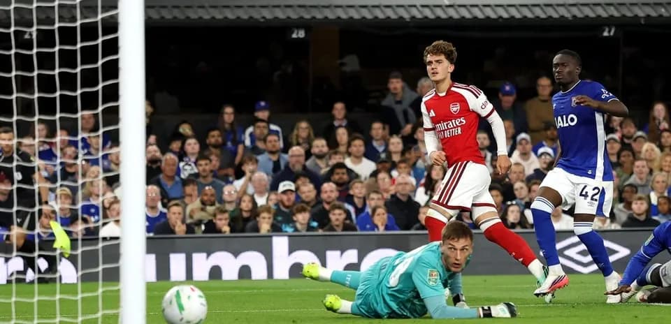 Joueur d'Arsenal célébrant un but marqué pendant le match