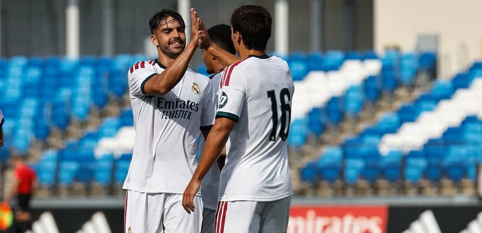 Joueurs du Real Madrid se félicitant après un but