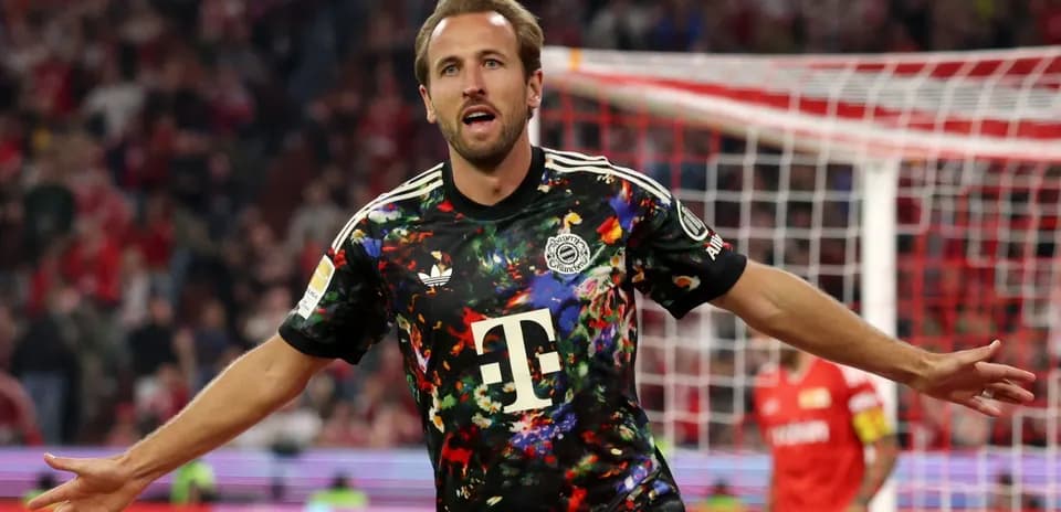 Joueur célébrant un but sur le terrain
