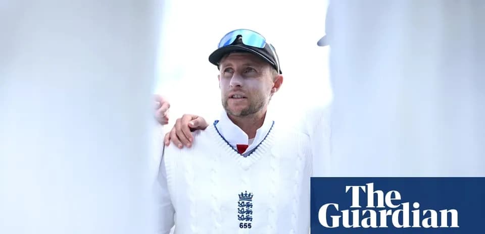 Joueur de cricket en discussion avec coéquipiers