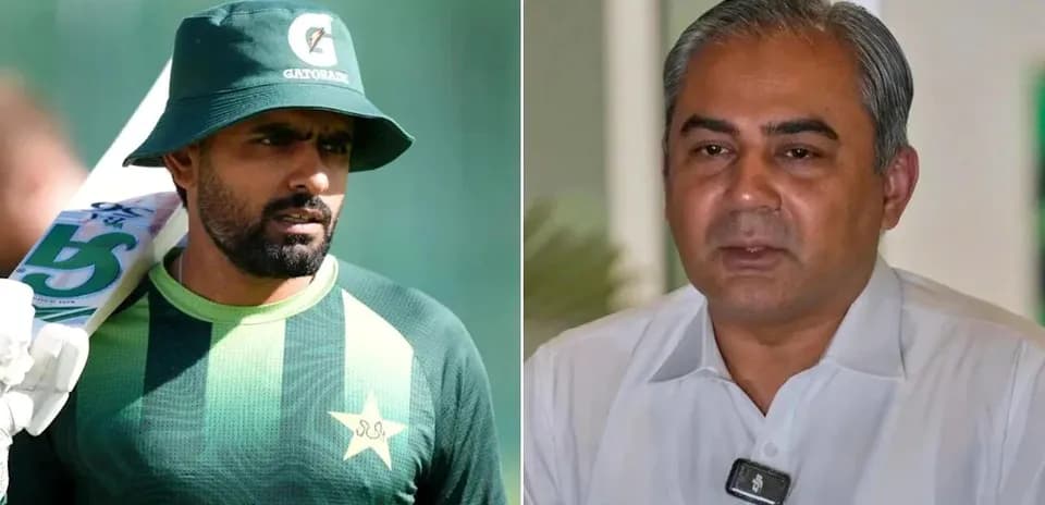 Cricketer et entraîneur lors d'une conférence de presse