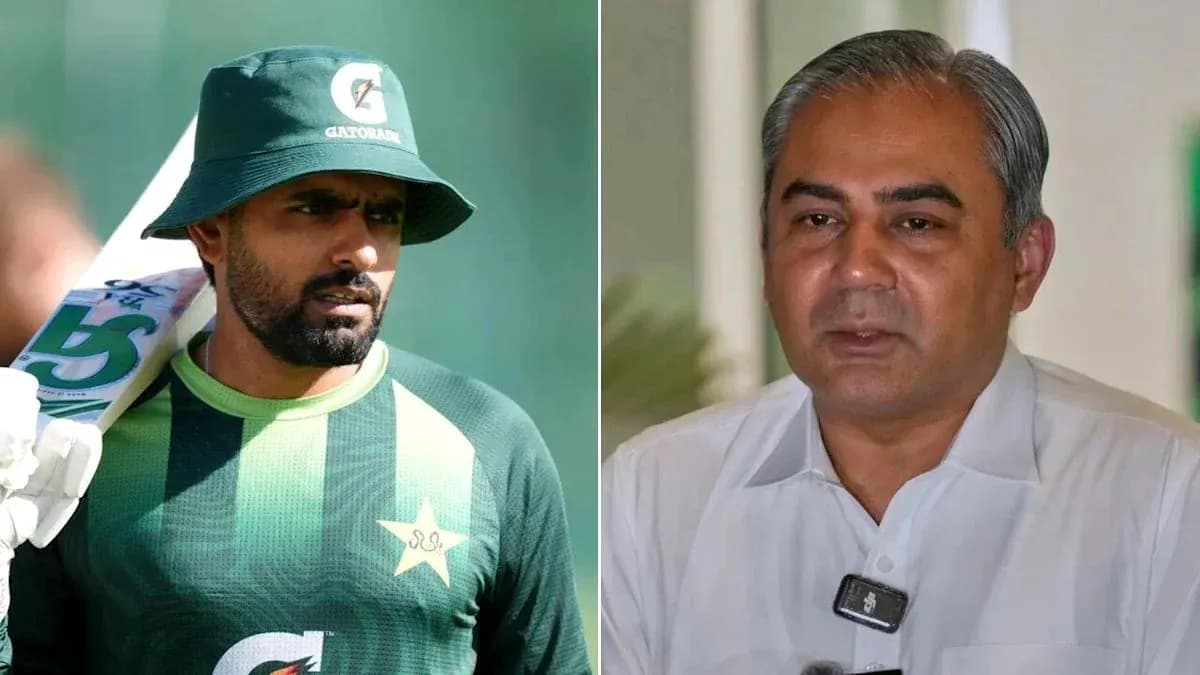 Cricketer et entraîneur lors d'une conférence de presse