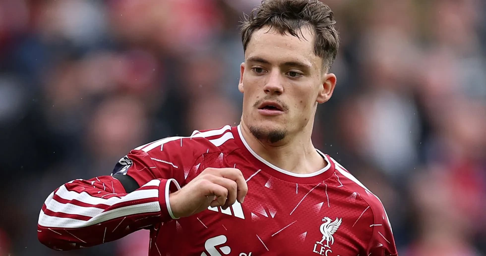 Joueur de Liverpool en action sur le terrain