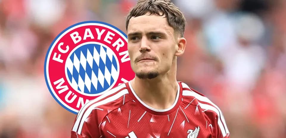Joueur de Liverpool avec logo de Bayern Munich en arrière-plan
