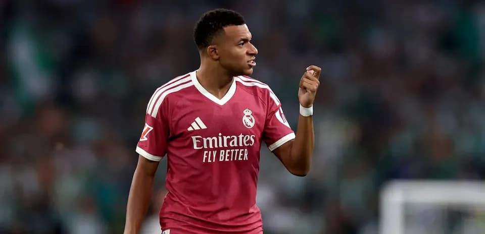 Joueur de football célébrant avec maillot de Madrid