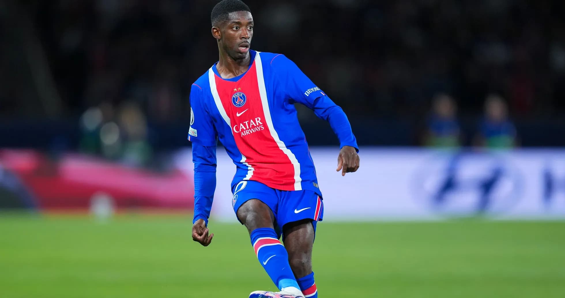 Joueur du PSG en action sur le terrain