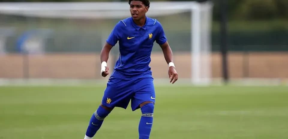 Joueur en action lors d'un entraînement sur le terrain