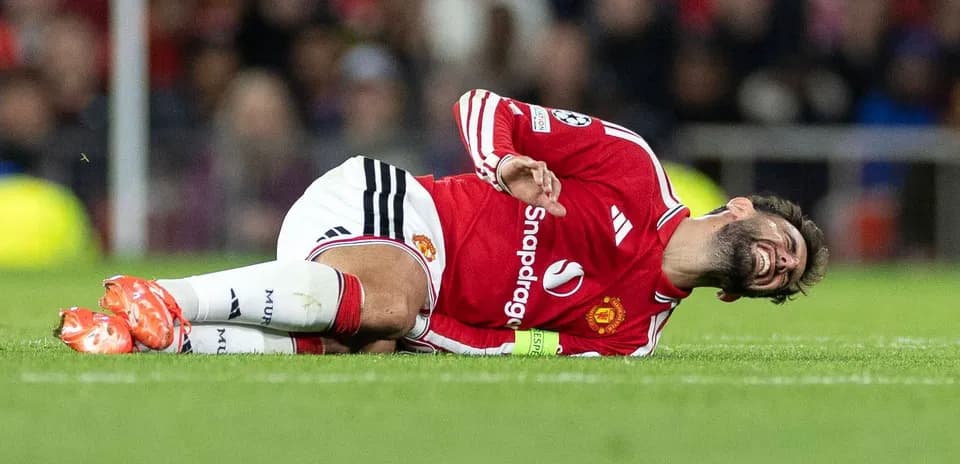 Joueur de Manchester United au sol après une blessure
