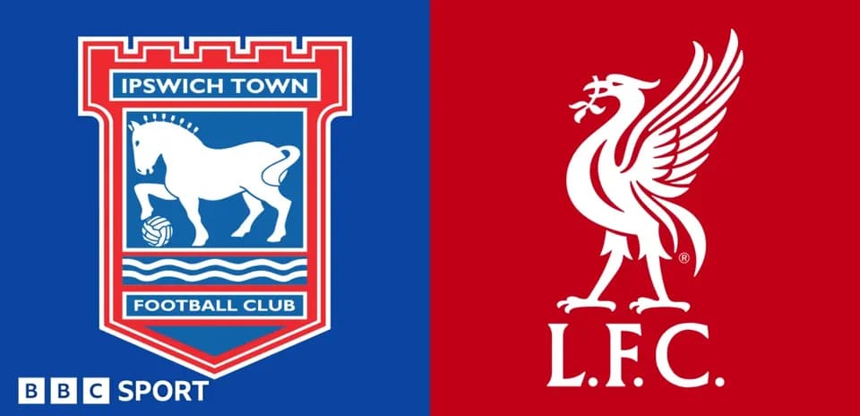 Logos d'Ipswich Town et Liverpool FC côte à côte