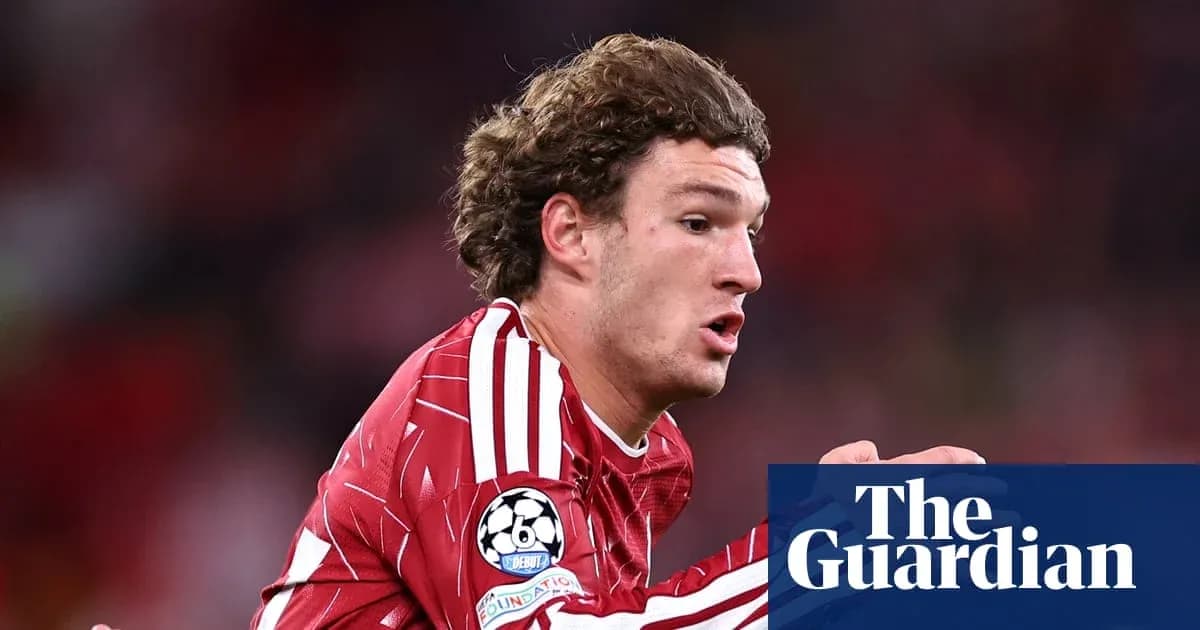 Joueur courant avec le ballon lors d'un match