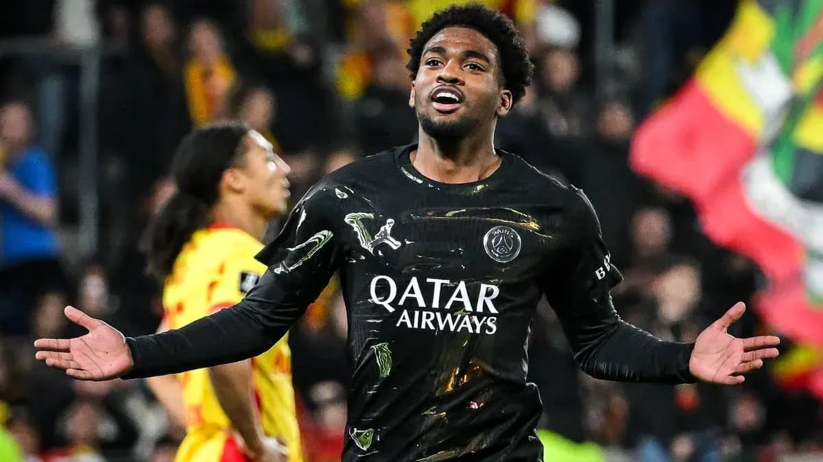 Joueur célébrant un but lors d'un match Joueur célébrant un but lors d'un match