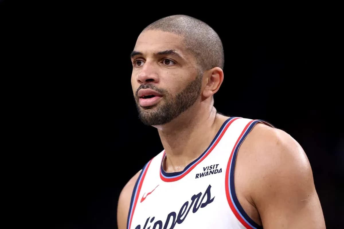 Joueur des Clippers en action sur le terrain Joueur des Clippers en action sur le terrain