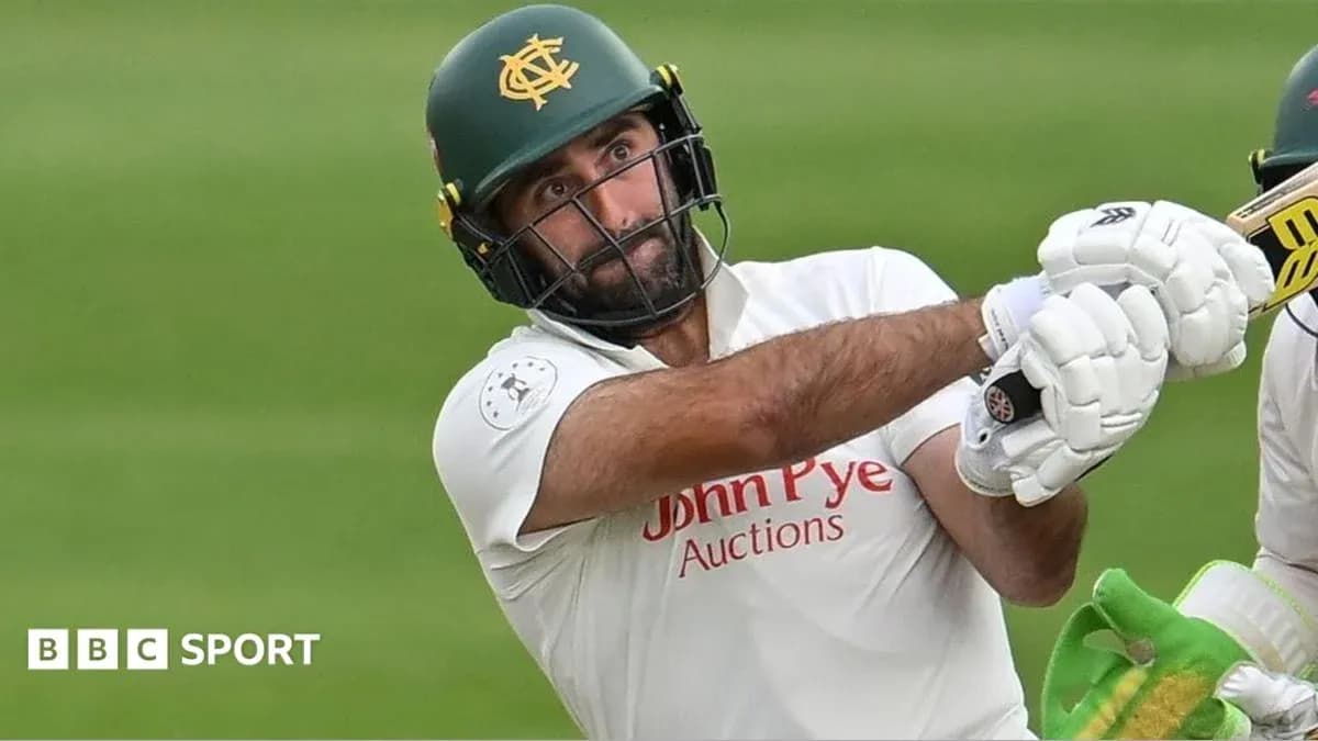 Joueur de cricket frappant la balle au bâton Joueur de cricket frappant la balle au bâton