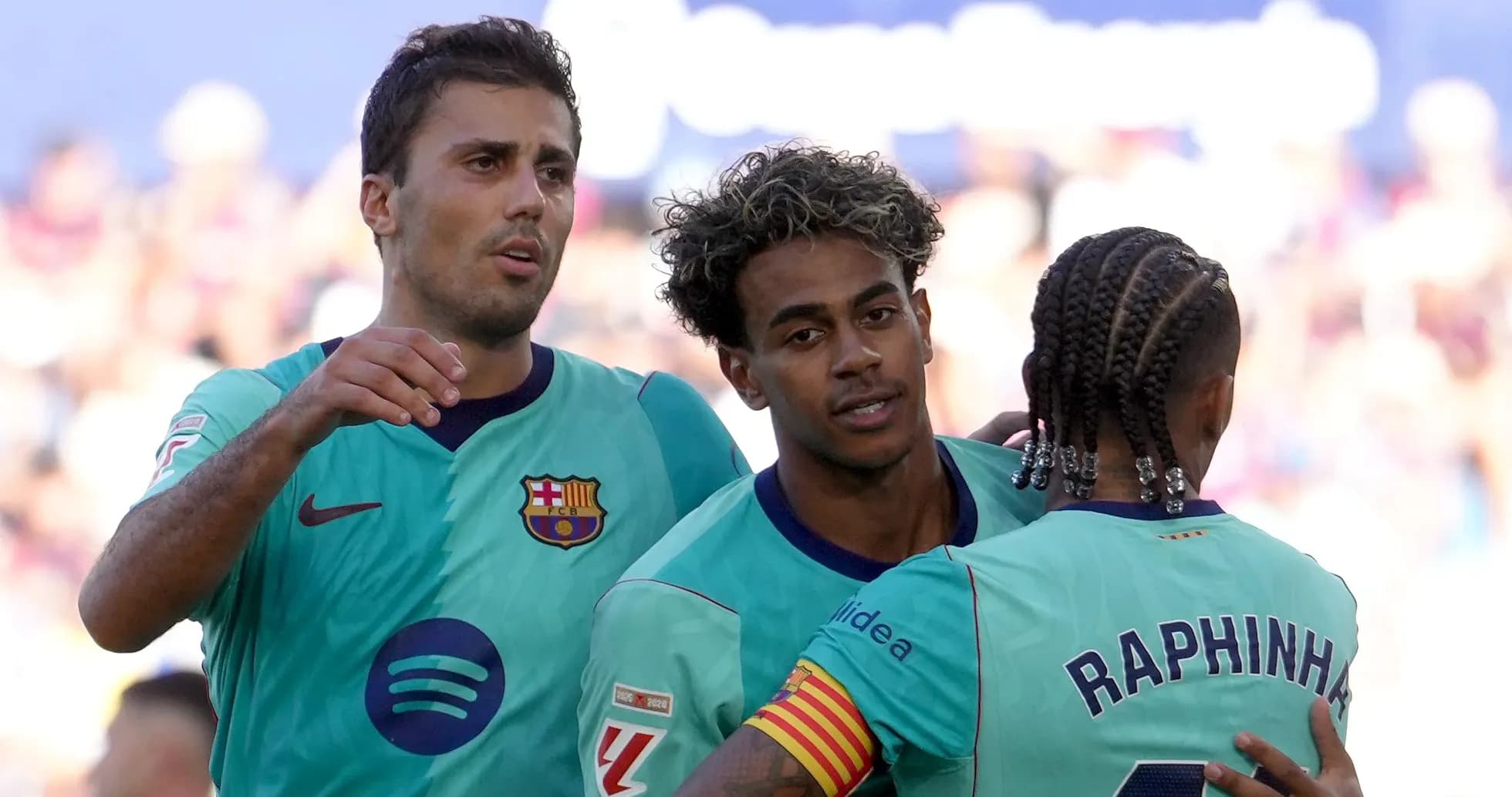 Joueurs du FC Barcelone célébrant un but Joueurs du FC Barcelone célébrant un but