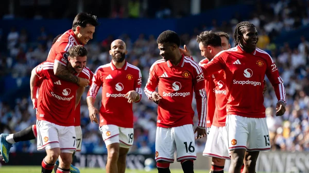Joueurs de Manchester United célébrant un but ensemble Joueurs de Manchester United célébrant un but ensemble