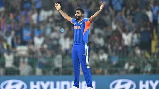 Joueur indien levant les bras en célébration Joueur indien levant les bras en célébration