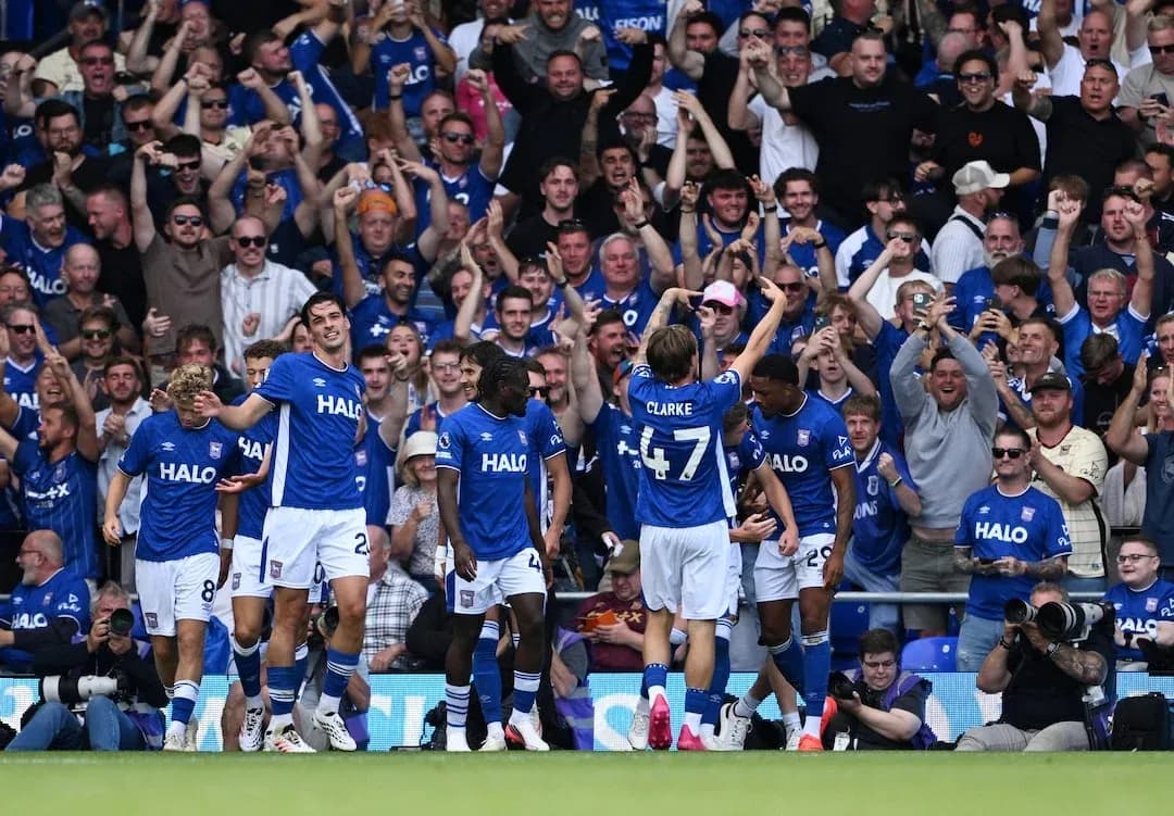 Joueurs d'Ipswich célébrant un but Joueurs d'Ipswich célébrant un but