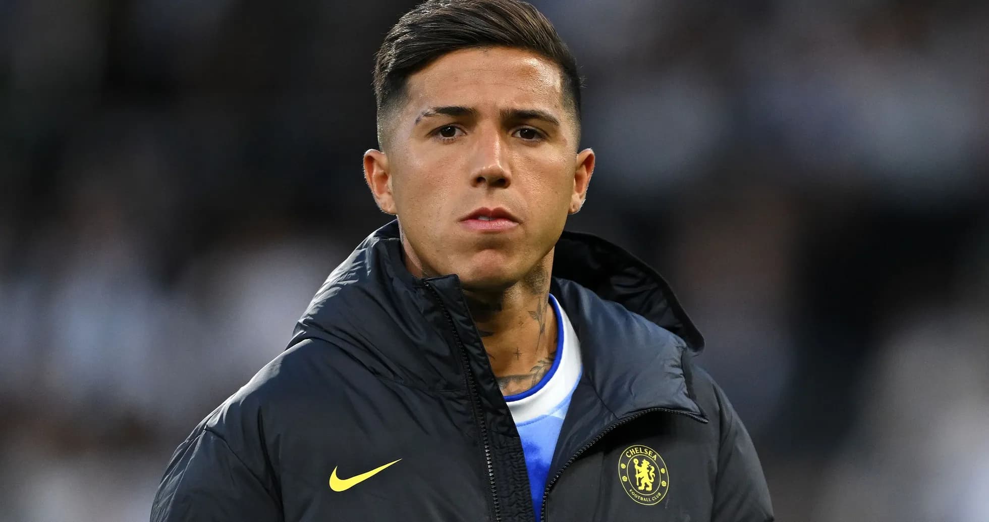 Joueur en survêtement Chelsea sur le terrain Joueur en survêtement Chelsea sur le terrain