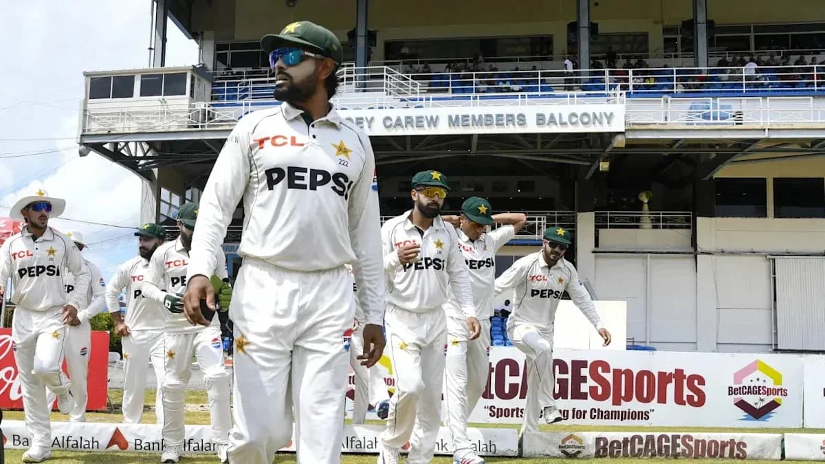 Joueurs de cricket pakistanais entrant sur le terrain Joueurs de cricket pakistanais entrant sur le terrain