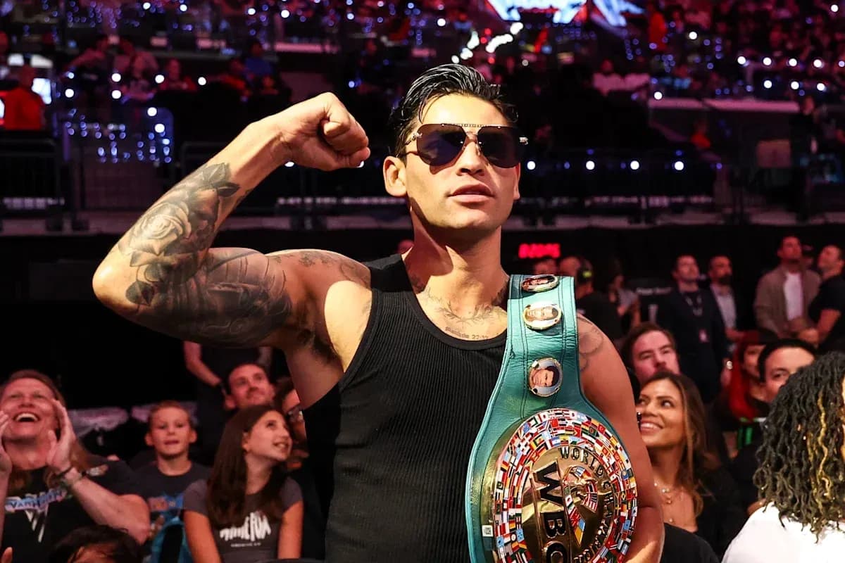 Boxeur levant le poing avec une ceinture WBC Boxeur levant le poing avec une ceinture WBC