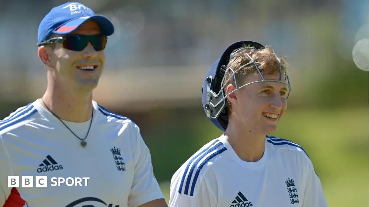 Joueurs de cricket souriant lors d'un entraînement Joueurs de cricket souriant lors d'un entraînement